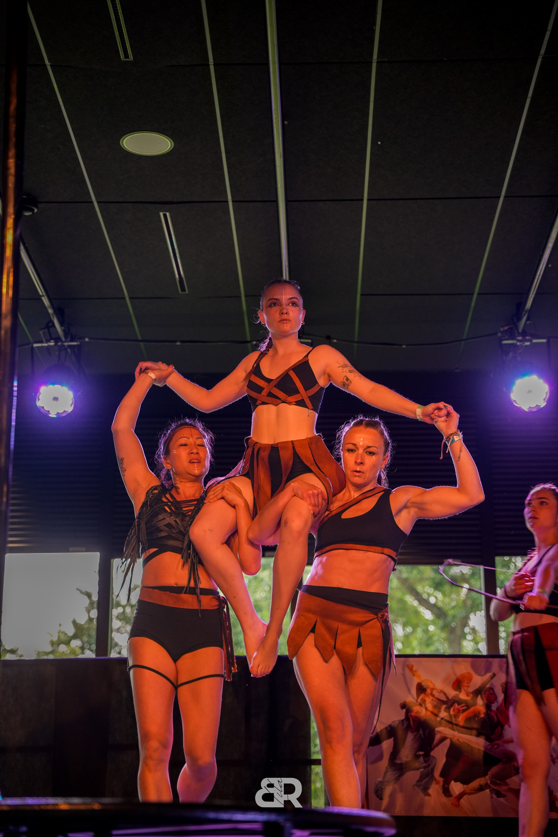 Pole dance accessible a tous au Salon de la danse